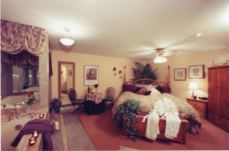 A Vista Villa Couples Retreat Kelowna Quarto foto