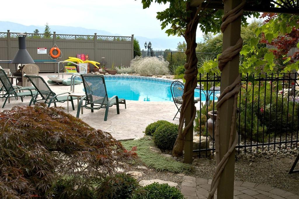 A Vista Villa Couples Retreat Kelowna Quarto foto